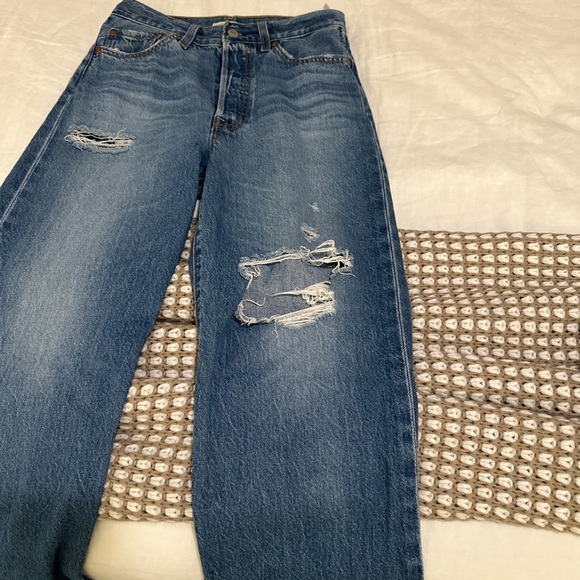 Levi’s distressed Ribcage ankle jeans in straight fit - Picture 4 of 6